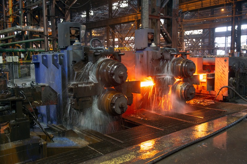 Materie prime e industria pesante — laminatoi, cementifici, siderurgia